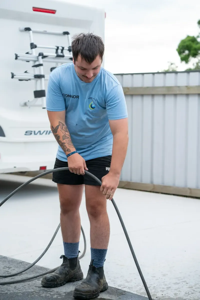 Plumb-D Tec plumber hydroblasting a drain in Auckland