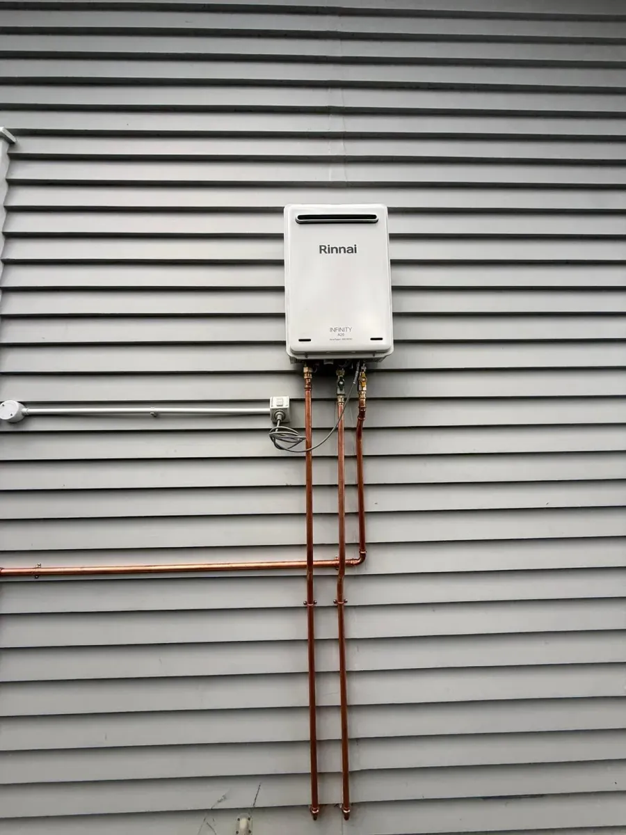Rinnai Infinity continuous flow gas hot water unit